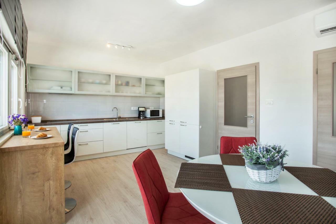 Ac Apartment With 2 Bedrooms And 2 Bathrooms-Free Private Parking Σπλιτ Εξωτερικό φωτογραφία